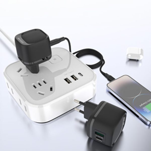 Green Lion PD20W+QC Wall Charger With USB-C To Lightning Cable - Black - Image 2